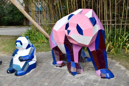 Téléchargez les photos : Chengdu, Sichuan, Chine. 3 novembre 2018. Sculptures de panda à Cheng du Research Base de l'élevage de panda géant. - en image libre de droit