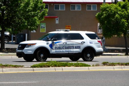 Téléchargez les photos : Ford Public Safety Aide Car, Santa Fe Police. Santa Fe, NM, États-Unis. le 10 juin 2014 - en image libre de droit