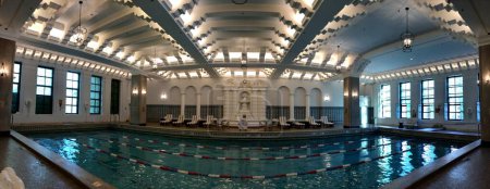 Foto de The Swimming Pool at The Intercontinental Hotel (1926) as used by Johnny Weissmuller fot training. Chicago, Illinois, EE.UU. septiembre 18, 2016. - Imagen libre de derechos