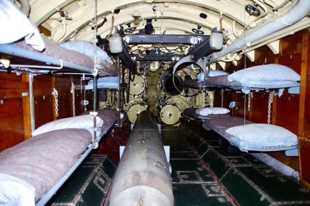 Téléchargez les photos : Intérieur du U-Boat allemand 505 au Musée des Sciences et de l'Industrie. Affichage des lits et de la torpille. Chicago, IL, USA. 19 septembre 2016. - en image libre de droit