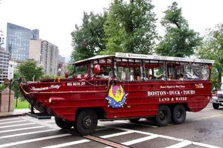 Foto de Boston Duck Tour Vehicle Beantown Betty. Boston, MA, EE.UU. septiembre 27, 2016. - Imagen libre de derechos