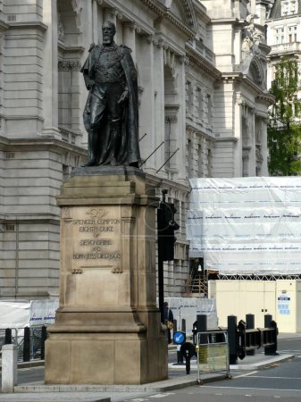 Foto de Estatua de Spencer Cavendish, octavo duque de Devonshire, en Whitehall, Londres. Londres, Reino Unido. 4 de mayo de 2023. - Imagen libre de derechos