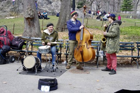 Foto de Músicos en Central Park. Nueva York, NY, Estados Unidos. abril 5, 2015. - Imagen libre de derechos