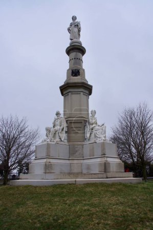 Téléchargez les photos : Le monument national des soldats sur le champ de bataille de Gettysburg. Gettysburg, PA, États-Unis. 9 avril 2015. - en image libre de droit