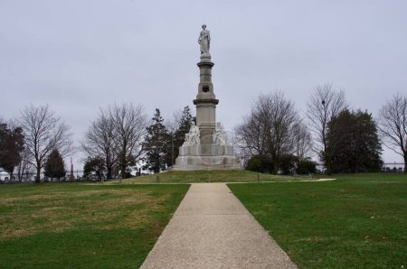 Téléchargez les photos : Le monument national des soldats sur le champ de bataille de Gettysburg. Gettysburg, PA, États-Unis. 9 avril 2015. - en image libre de droit