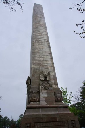 Foto de El Monumento Jamestown, construido en 1907 para el 300 aniversario del asentamiento. Jamestown, VA, EE.UU. abril 14, 2015. - Imagen libre de derechos