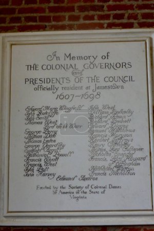 Foto de Placa que muestra Los gobernadores coloniales y, Presidentes del Consejo 1607-1698. Jamestown, VA, EE.UU. abril 14, 2015. - Imagen libre de derechos