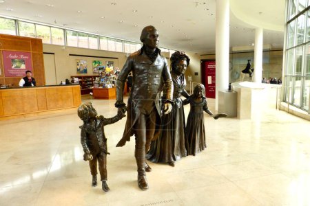 Foto de Estatuas de bronce de George Washington y su familia en Mount Vernon. Mt Vernon, VA, EE.UU. abril 15, 2015. - Imagen libre de derechos