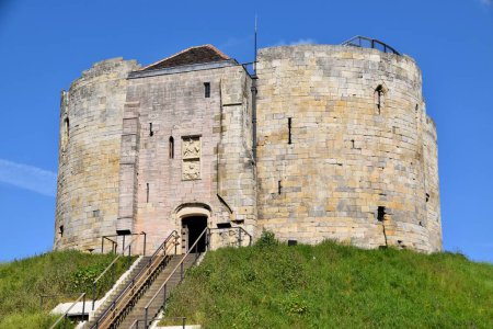 Foto de Torre Cliffords, en el castillo de York. Construido en 1068. York, Reino Unido. 25 de mayo de 2023. - Imagen libre de derechos