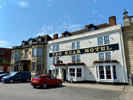 Téléchargez les photos : The Bear Hotel in The Market Place datant de 1559. Devizes, Royaume-Uni, 9 juin 2023. - en image libre de droit
