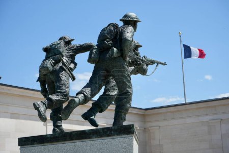 Foto de Allied Army Memorial Sculpture at The British Normandy Memorial (en inglés). Ver-sur-Mer, Francia, 6 de julio de 2023. - Imagen libre de derechos