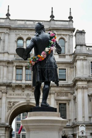 Photo for Rear view of  Statue of Sir Joshua Reynolds in The Annenberg Courtyard at The Royal Academy, Burlington House, Piccadilly, London. London, UK, August 4, 2023. - Royalty Free Image