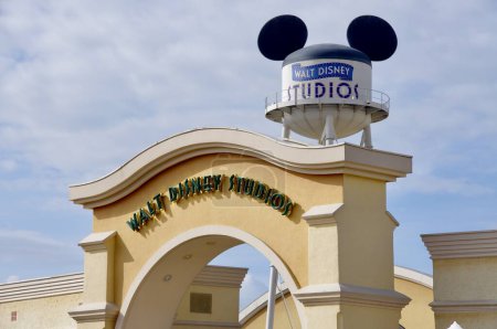 Foto de Walt Disney Studios firma en Disneyland Paris. París, Francia, 13 de agosto de 2012. - Imagen libre de derechos