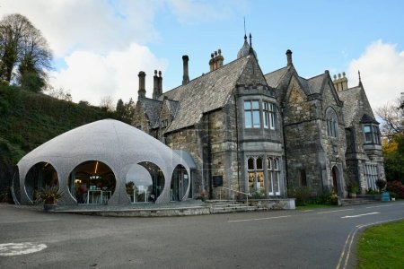 Foto de Galería Plas Glyn y Weddw, galería de arte en una mansión gótica del siglo XIX. Llanbedrog, Pwllheli, Gales, Reino Unido, 10 de noviembre de 2023. - Imagen libre de derechos