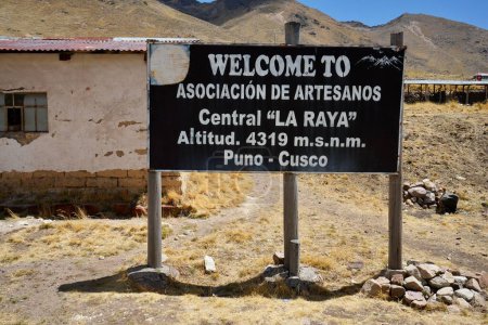 Foto de Firma para la Asociación de Mercado de Artesanos de La Raya. La Raya, Cusco, Perú, 8 de octubre de 2023. - Imagen libre de derechos