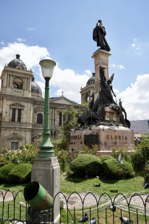 Téléchargez les photos : Le Monumnet à Pedro Domingo Murillo sur la Plaza Murillo. La Paz, Bolivie, 10 octobre 2023. - en image libre de droit