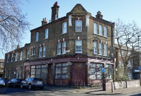 Foto de 23 Burrage Road, formalmente The Queens Arms Pub. Un típico pub victoriano de Londres. Woolwich, Londres, Reino Unido, 19 de enero de 2024. - Imagen libre de derechos