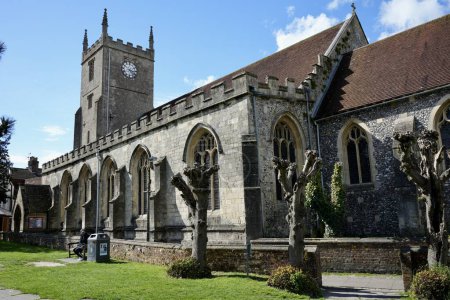 Téléchargez les photos : Église paroissiale St. Marys, originaire du 11ème siècle, Marlborough, Wiltshire, Angleterre, Royaume-Uni. 17 avril 2024. - en image libre de droit