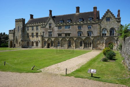 Téléchargez les photos : Battle Abbey, qui abrite aujourd'hui la Battle Abbey School. Battle, East Sussex, Royaume-Uni. 15 mai 2024. - en image libre de droit