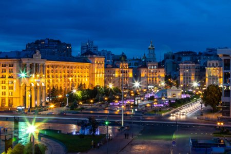 Photo for The European square in Kiev, Ukraine before the War, Majdan Nezalezjnosti. High quality photo with fading light in blue hour evening. Street lights and cars are visible, light illuminate the statues - Royalty Free Image