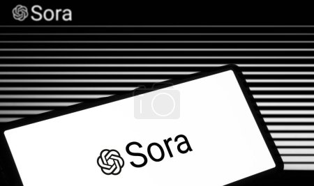 Foto de Dhaka, Bangladesh 26 de febrero de 2024: Abra el logotipo de AI Sora AI en el teléfono inteligente. - Imagen libre de derechos