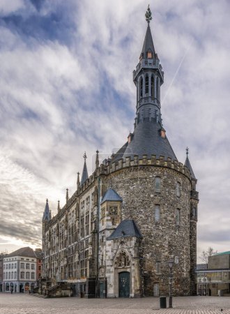 Téléchargez les photos : Ancienne mairie médiévale d'Aix-la-Chapelle, NRW, Allemagne - en image libre de droit