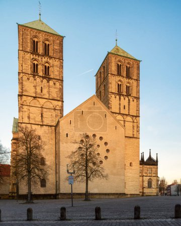 Die Kathedrale von Münster bei Sonnenuntergang