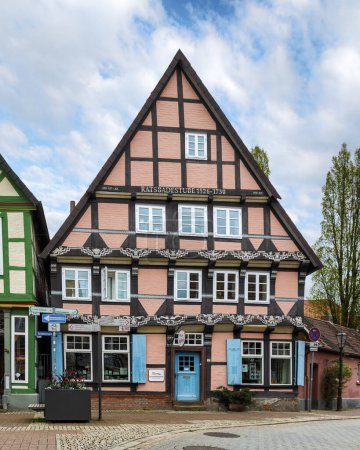 Casa tradicional alemana en el casco antiguo de Celle, Alemania