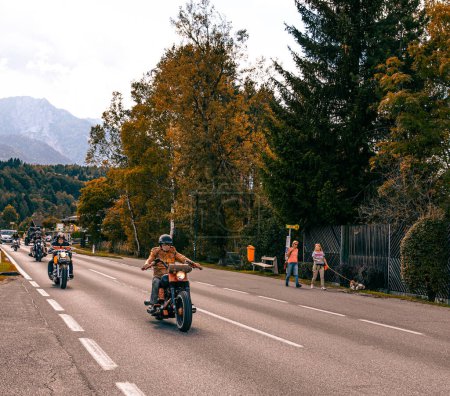 Téléchargez les photos : Villach, Austria - 2022 September 4 : European Bike Week, Harley Treffen Faaker See.  "Harley Davidson" market, Camping Arneitz - en image libre de droit
