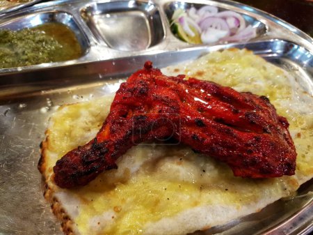 Foto de Pollo tandoori, deliciosa cocina india - Imagen libre de derechos