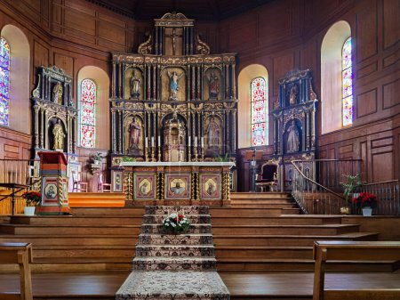 Téléchargez les photos : Autel de l'église Saint-Fructueux à Bidart - en image libre de droit