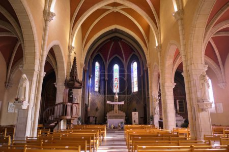 Foto de Interior de la Iglesia de San Pedro en Ondres, Francia - Imagen libre de derechos