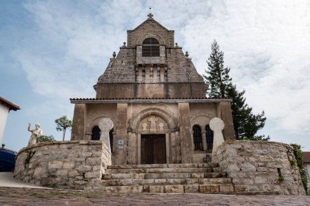 Téléchargez les photos : Eglise Saint Jean Baptiste à Mouguerre au Pays Basque, France - en image libre de droit
