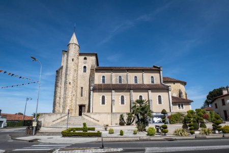 Téléchargez les photos : Eglise Saint Georges de Maremne au Pays Basque en France - en image libre de droit