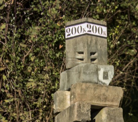 Foto de Piedra rectangular que pesa 200 kilos que se utiliza en el deporte rural del País Vasco llamado levantamiento de piedras - Imagen libre de derechos