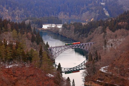 Téléchargez les photos : Point de vue du pont de la rivière Tadami à Kawai, Mishima, district d'Onuma, Fukushima, Japon - en image libre de droit