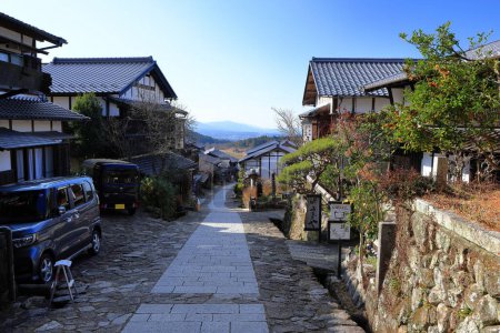 Téléchargez les photos : Tsumago-juku un arrêt rustique sur une route féodale à Azuma, Nagiso, district de Kiso, Nagano, Japon - en image libre de droit