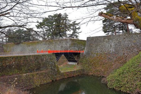 Téléchargez les photos : Château de Tsuruga (château de Wakamatsu) une réplique en béton du château du 14ème siècle à Otemachi, Aizuwakamatsu, Fukushima, Japon - en image libre de droit