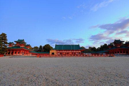 Santuario Heian, santuario sintoísta y jardines paisajísticos en Okazaki Nishitennocho, Sakyo Ward, Kyoto, Japón