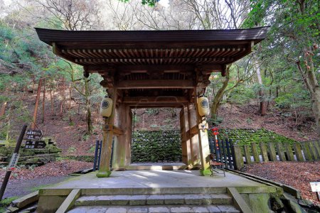 Téléchargez les photos : Temple Kurama-dera, temple bouddhiste historique à Kuramahonmachi, quartier Sakyo, Kyoto, Japon - en image libre de droit