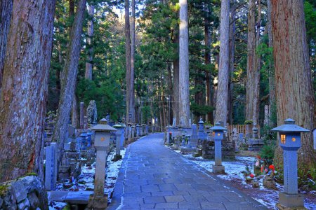 Foto de Kongobu-ji Okuno-in Okunoin Cemetery at Koyasan, Koya, Ito District, Wakayama, Japón - Imagen libre de derechos