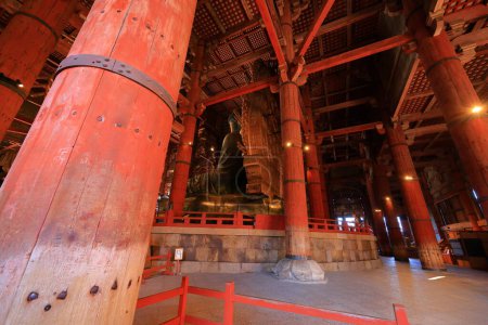 Téléchargez les photos : Todai-ji, un temple bouddhiste avec l'une des plus grandes statues de Bouddha en bronze du Japon à Zoshicho, Nara, Japon - en image libre de droit