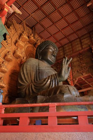 Todai-ji, un templo budista con una de las estatuas de Buda de bronce más grandes de Japón en Zoshicho, Nara, Japón