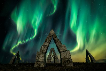 Téléchargez les photos : L'ancienne hanche arctique en Islande avec Aurora Borealis. - en image libre de droit