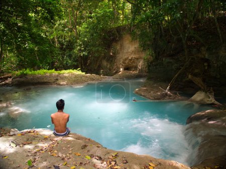 Foto de Agujero azul agujero natural en ocho rios jamaica - Imagen libre de derechos