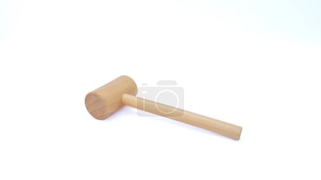 Téléchargez les photos : Close up of wooden hammer on white background - en image libre de droit