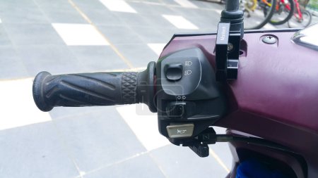 Foto de Close up view of horn button, turn signals, and lamp on left motorcycle handlebar. Outdoors. - Imagen libre de derechos
