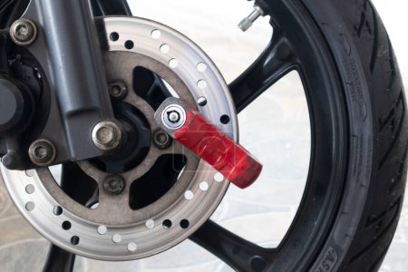 Sicherheitsschlösser oder Vorhängeschlösser für Motorräder, die auf Motorradbremsscheiben montiert sind