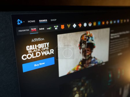 Foto de Dnipro, Ucrania - 25 de julio de 2023: Primer plano del logotipo de Call of Duty Black Ops Cold War en la aplicación Battle.net. Blizzard Battle.net es una plataforma de juego en línea desarrollada por Blizzard. - Imagen libre de derechos