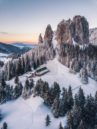 Téléchargez les photos : Majestic sunset in the winter mountains, snow covered pine trees, aerial drone dramatic shot. In Hasmas Mountains, Romania. - en image libre de droit